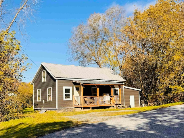 exterior space featuring a front lawn