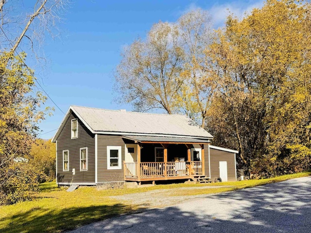 10 N Ave, Richford, VT 05476 - view of front of house with a front yard and covered porch