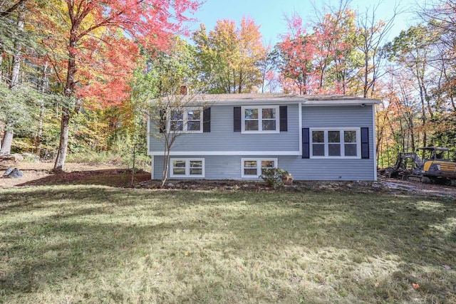 split foyer home featuring a front lawn