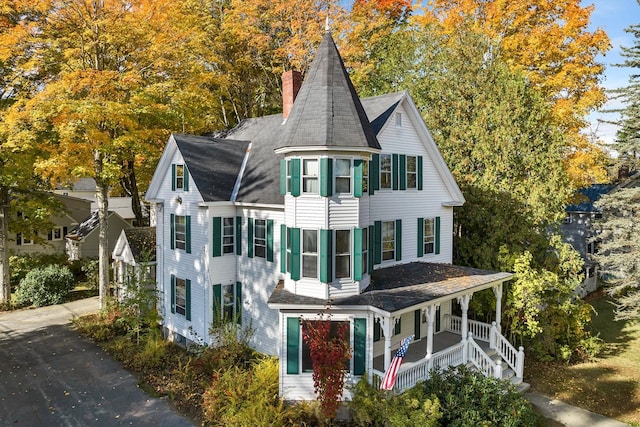 view of front of property featuring covered porch