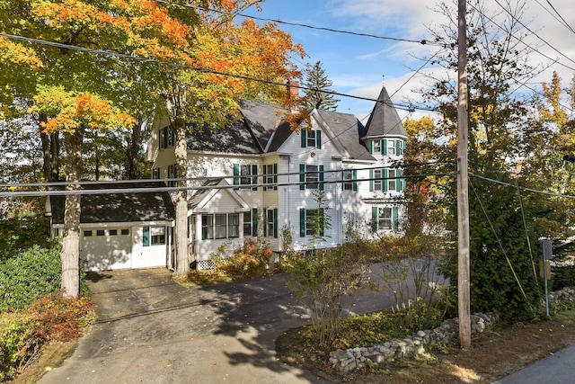 view of front of property with a balcony