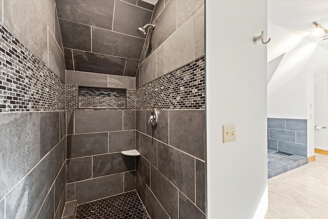 bathroom featuring a tile shower