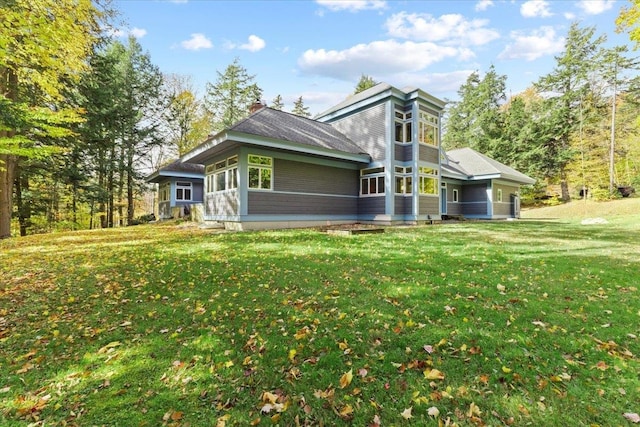 view of side of property featuring a lawn