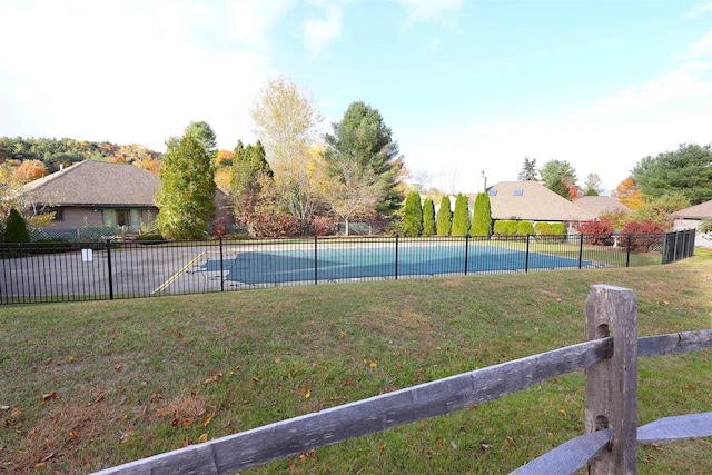 view of swimming pool with a yard