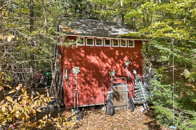 view of outbuilding