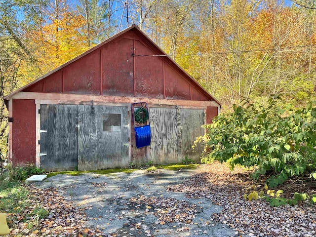 view of outbuilding