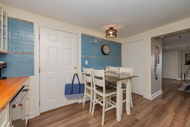 461 Ocean Blvd Unit A7, Hampton, NH 03842 - carpeted bedroom featuring baseboards, ceiling fan, and crown molding