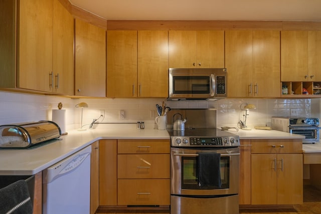 kitchen with decorative backsplash and stainless steel appliances