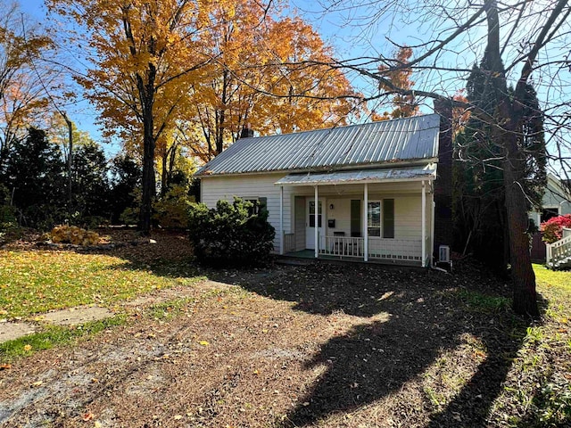 view of front of home featuring covered porch