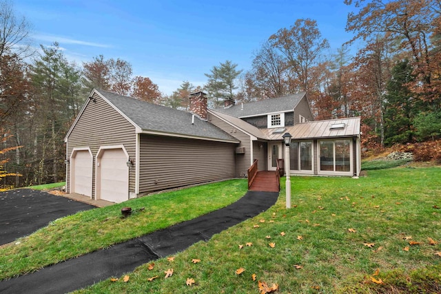 view of front of home featuring a front lawn and a garage