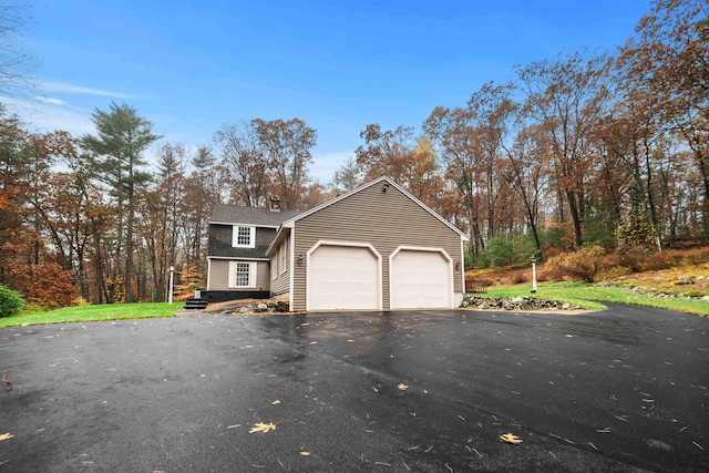 view of front facade featuring a garage