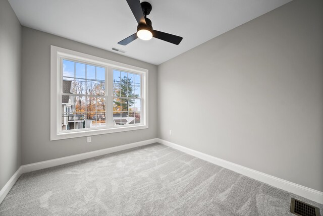 carpeted empty room featuring ceiling fan