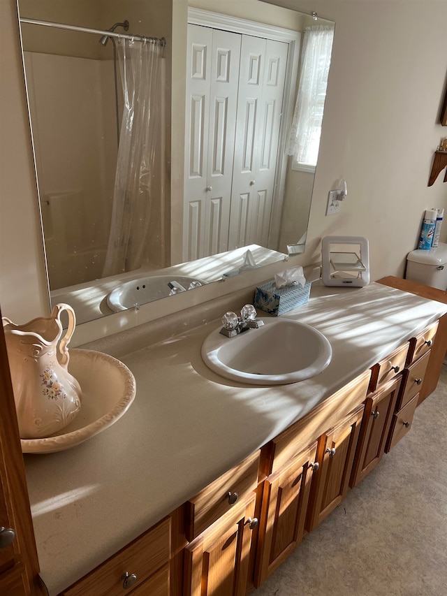 bathroom with a shower with shower curtain and vanity