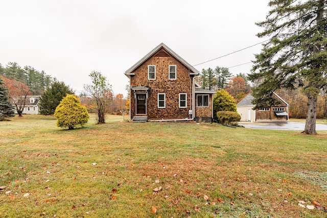 view of front facade featuring a front yard and a garage