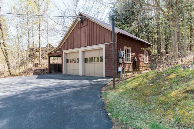 view of detached garage