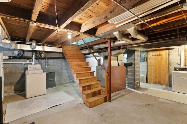 basement with heating unit and washer / clothes dryer