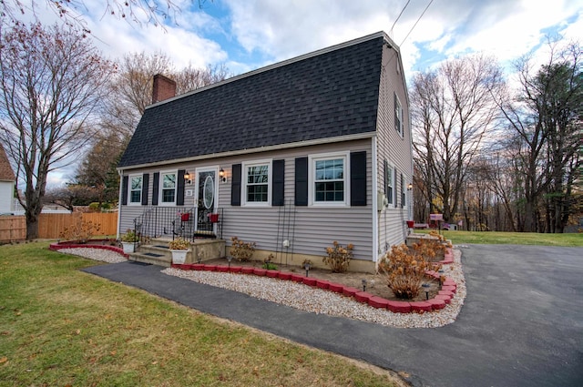 view of front of property with a front yard