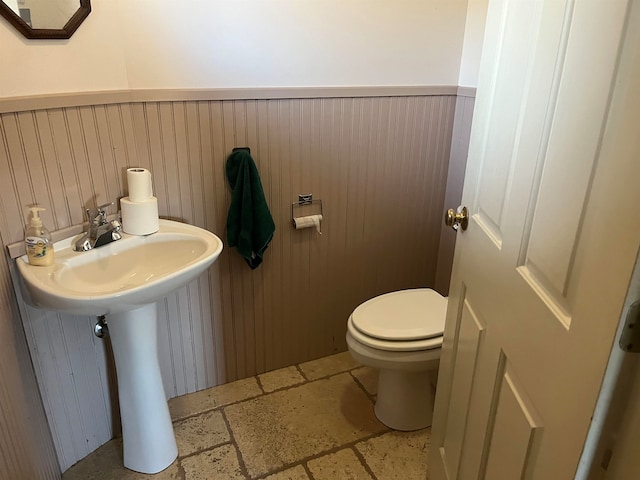 bathroom featuring toilet