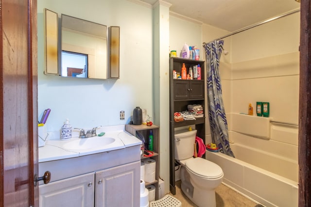 full bathroom with shower / tub combo with curtain, vanity, toilet, and ornamental molding