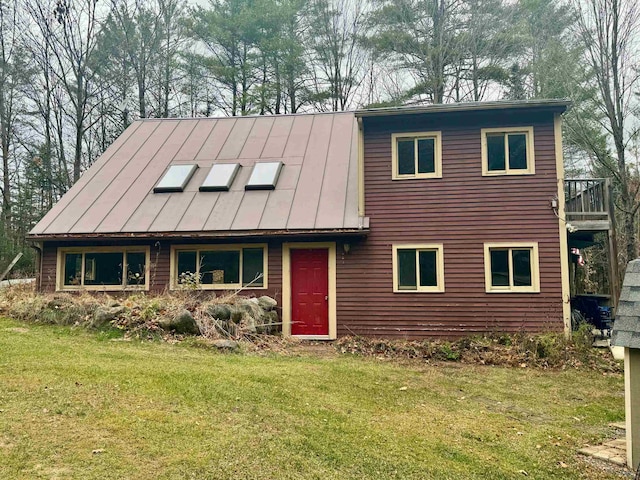 view of front of property with a front lawn