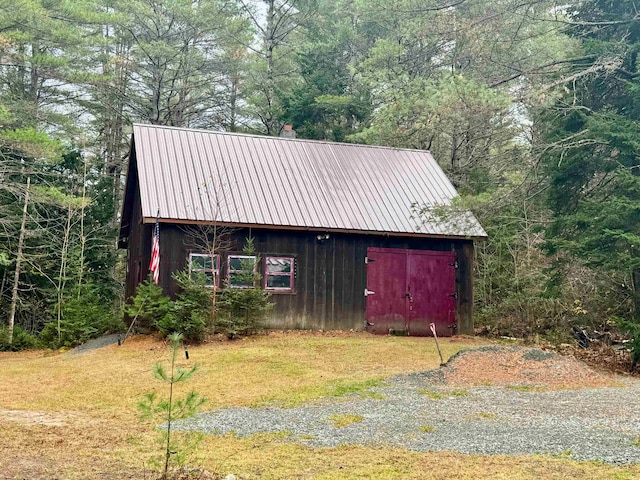 view of outbuilding featuring a yard