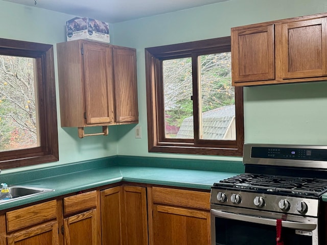 kitchen with sink and stainless steel range with gas cooktop