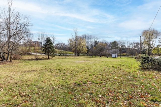 view of yard featuring a rural view