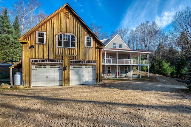 view of front facade featuring a garage and a porch