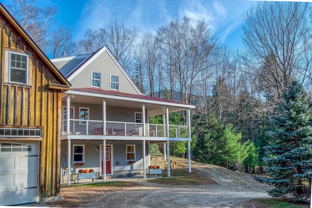 view of front of house with covered porch and a garage