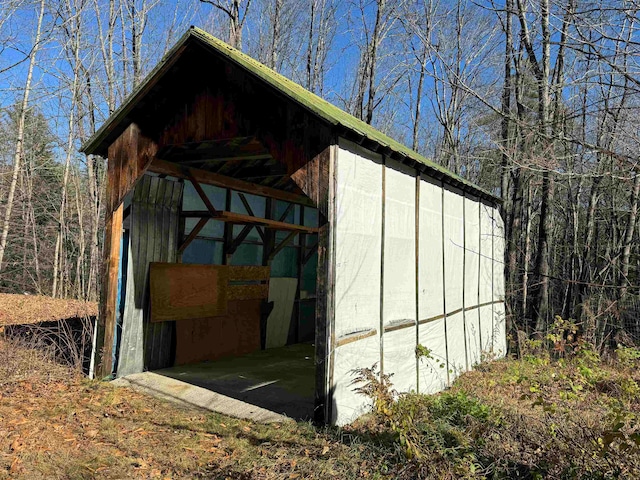 view of outbuilding