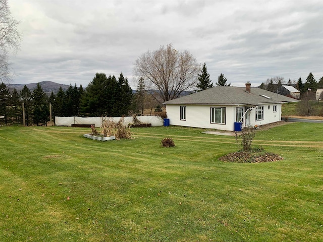 view of yard with a mountain view