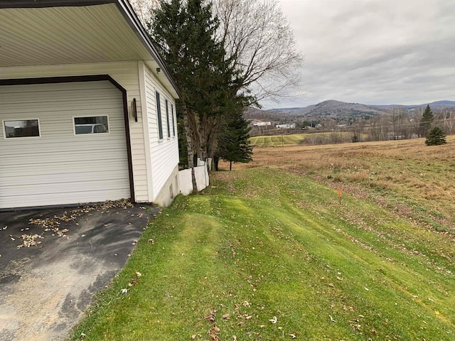 view of yard with a mountain view