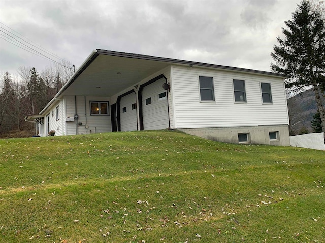 view of front of house with a garage and a front yard