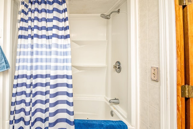 bathroom featuring shower / bath combo