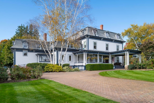 view of front of house with a front lawn and covered porch