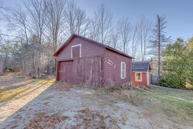 view of outbuilding with an outdoor structure and driveway