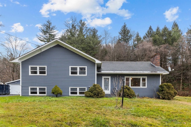 view of front of house featuring a front lawn