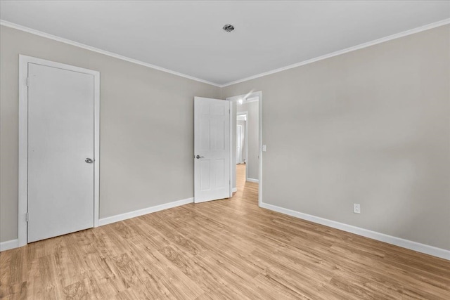 unfurnished room featuring crown molding and light hardwood / wood-style floors