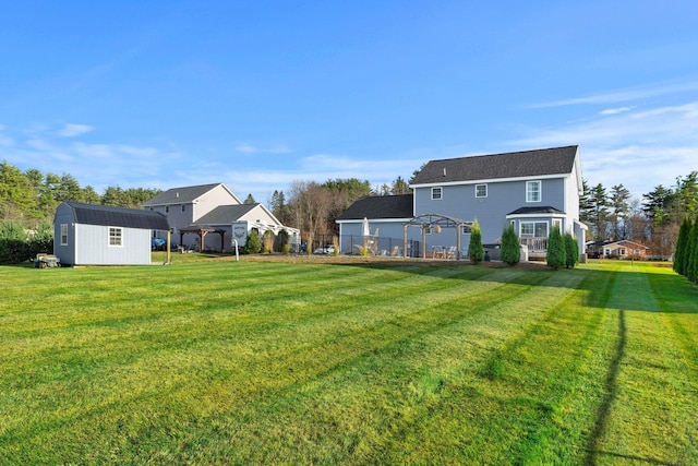 view of yard featuring a storage shed