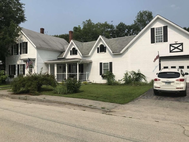 view of front of property featuring covered porch and a front yard