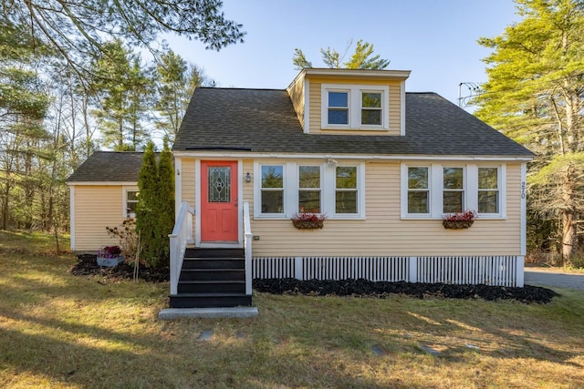 view of front of house featuring a front lawn