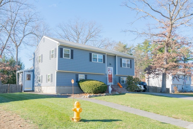 split foyer home featuring a front yard