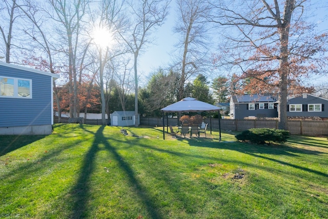 view of yard with a shed