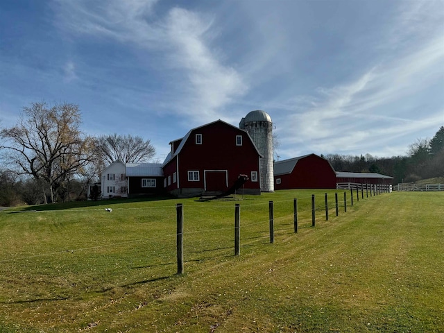 view of yard with a rural view and an outdoor structure