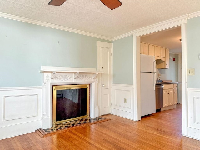 unfurnished living room featuring a textured ceiling, light wood-type flooring, ceiling fan, and crown molding