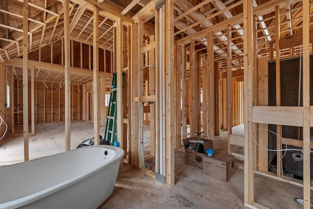 bathroom featuring a bathtub