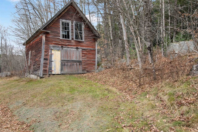 view of outbuilding with a lawn