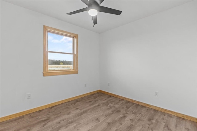 unfurnished room featuring light wood-type flooring and ceiling fan