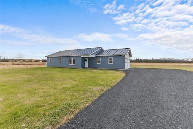 view of front of property featuring a front yard and a garage