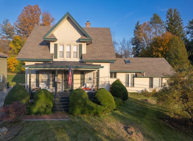 view of front facade with a porch and a front yard